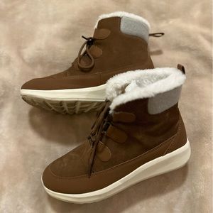 Universal Thread Women’s Winter Boots